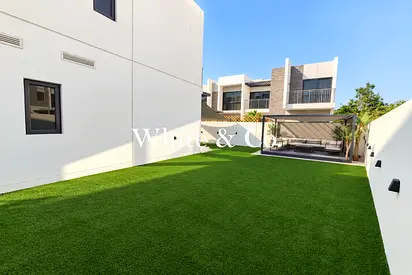 Huge Plot | End Corner | Landscaped Garden