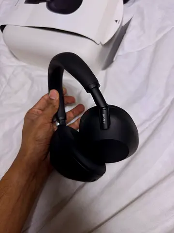 Sony WH-1000XM6 Wireless Noise Cancelling Headphones - Just 4 Month Used(warranty Remaining)
