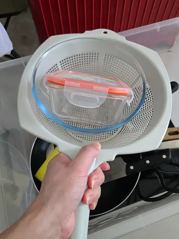 White plastic colander / strainer with glass container - good condition