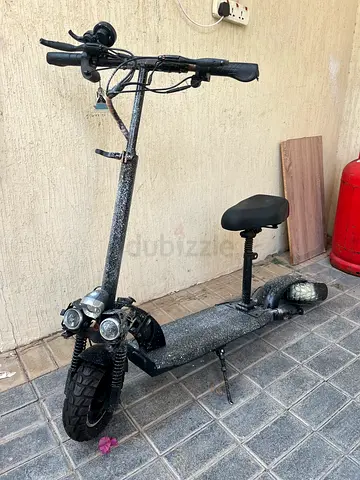 CRONY V10 SCOOTER CUSTOM COLOR (back tire damaged)