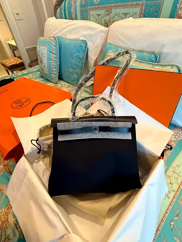 Hermes Black leather tote handbag with dustbag and box - like new