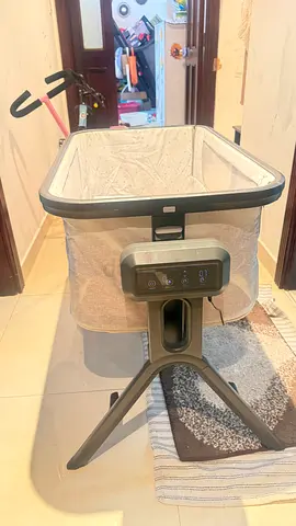 Bassinet with music automatic rocking-Brand Giggles
