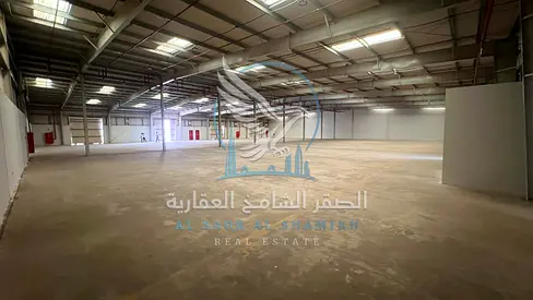 يتوفر مستودع للإيجار في منطقة الصجعة بالشارقة، بمساحة 27,000 قدم مربع، مناسب للشركات وأصحاب الأعمال الباحثين عن مساحة واسعة للمستودعات وفقاً لطبيعة ال