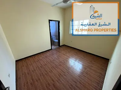 شقة غرفة وصالة للإيجار السنوي في الراشدية 1 بجوار نستو هايبر ماركت وسهلة المخرج للشارقة ودبي وطريق محمد بن زايد تكييف مركزي وموقع حيوي قريبة من الخدما