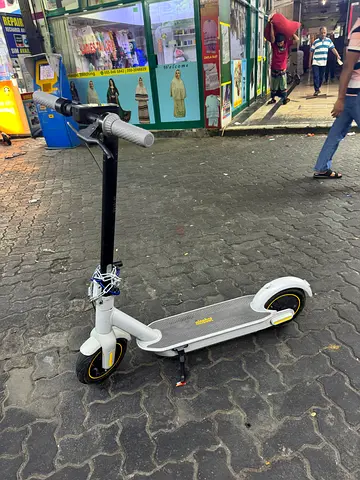 White ninebot g30 max electric scooter in good working condition