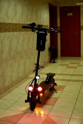 Electric Scooter - Well Maintained, Front/Rear Lights, Foldable Stand