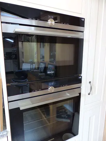Siemens iQ700 built-in microwave and electric oven set