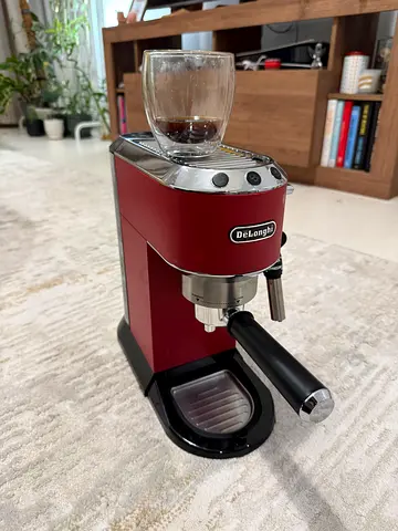 DeLonghi Dedica EC685 Red Espresso Coffee Machine + Portafilter & Baskets