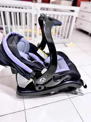 Baby infant car seat (rear-facing) in good used condition