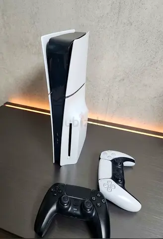 PlayStation 5 Slim Disk 1 TB - 2 Original controllers