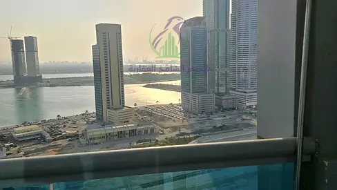 إطلالة بحرية مباشرة من البلكونة | غرفة وصالة بالممزر | باركن | حمام | موقع سكني بإطلالة على البحر | دفعات مرنة
