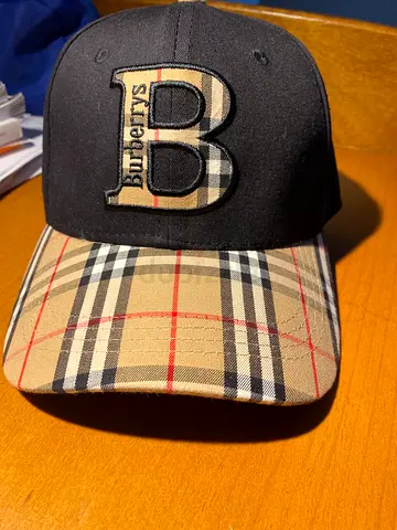 Burberry check baseball cap – beige vintage check with black panel (used)(fake but really good style