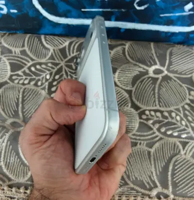 iPhone 17 pro max white 256 - perfect condition, light wear