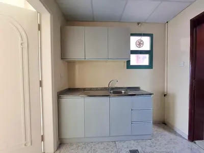شهر مجاني | بدون رسوم إدارية | استوديو واسع جداً | مطبخ منفصل | مبنى عائلي | موقع متميز 📍