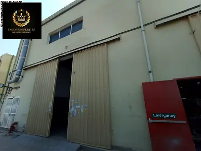 مستودع للإيجار في منطقة الجرف الصناعية 3 بعجمان، بالقرب من "البهية"، يتكون من طابق أرضي وميزانين بمساحة إجمالية تبلغ 3350 قدماً مربعاً، ومزود بطاقة كه