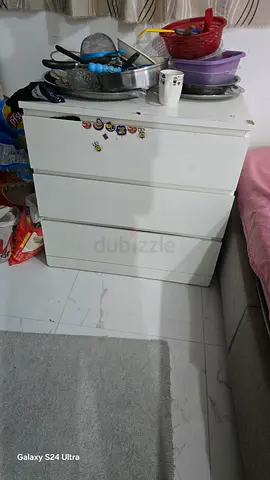 White 4-drawer chest / dresser in good condition
