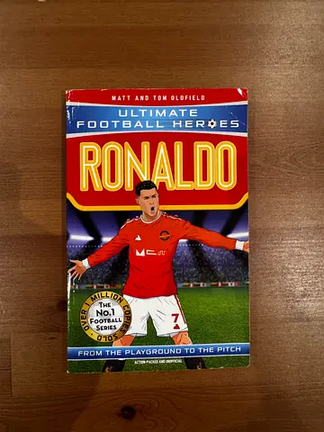 Ronaldo: Ultimate Football Heroes (Paperback)