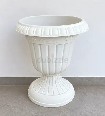 White plant pot (fibre)