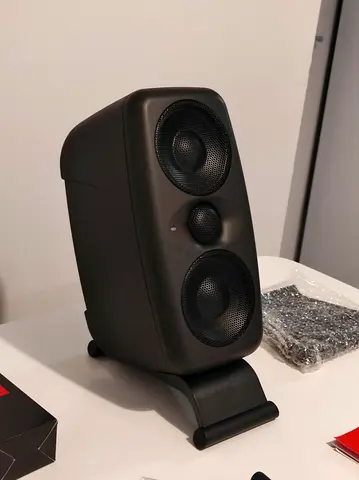 IK Multimedia iLoud Studio Monitor Speaker (single) - Good Condition