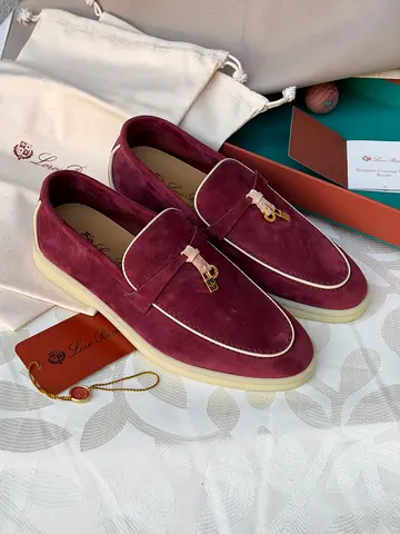 Women's shoes