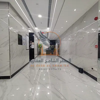 استمتع بالفخامة في شقة غرفتين وصالة واسعة بتشطيبات راقية وتصميم أنيق مع بلكونة بإطلالة مفتوحة توفر لك ولعائلتك الراحة والخصوصية