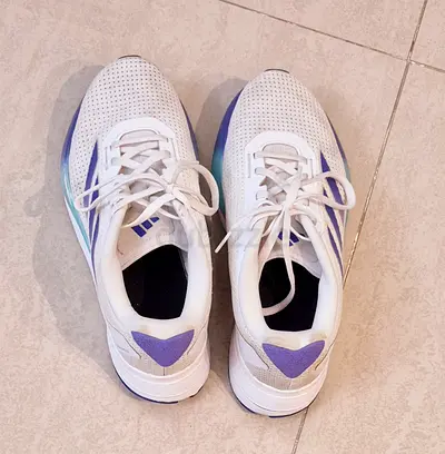 White unisex athletic running shoes, lightly used