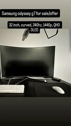 Samsung Odyssey G7 32" Curved QHD 240Hz QLED Monitor - Good Condition