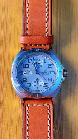 Used men's wristwatch with leather strap - working condition