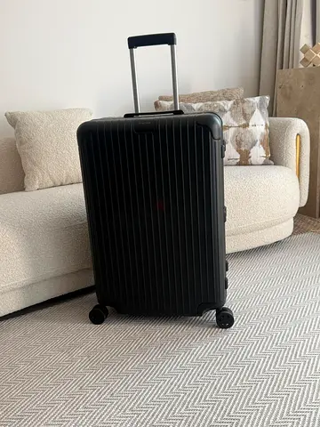 RIMOWA Essential L Lightweight matte black