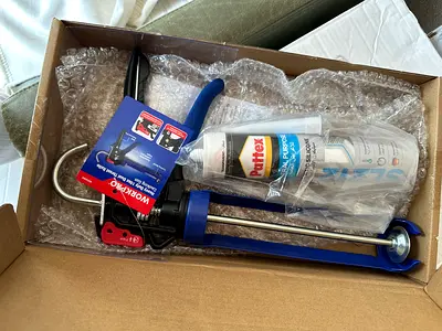 New manual caulking/sealant gun kit with adhesive tube (unused)