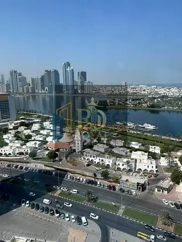فرصة لا تُعوّض | أقل من سعر السوق | شقة فاخرة 3 غرف نوم + غرفة خادمة | إطلالة مائية كاملة | 2,200 قدم² | برج المها – المجاز2