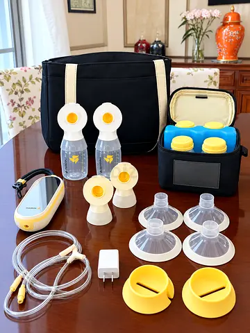 MEDELA Silicone Baby Feeding Spoon/Dispensing Feeder - Light Yellow, Good Condition JUMBO SET