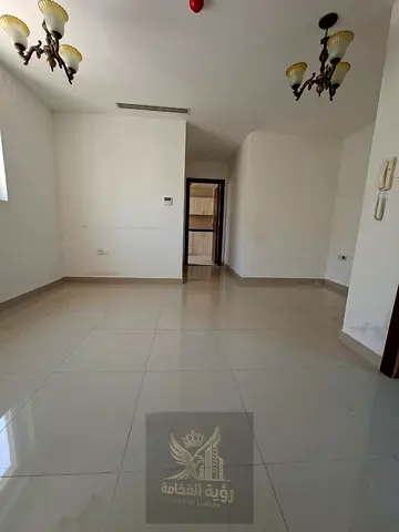 شقة غرفة وصالة للإيجار السنوي في النباعة الشارقة تاني ساكن تكييف مركزي وغاز مركزي بسعر مميز