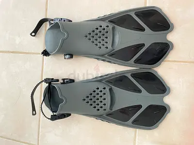 Adjustable diving swimming fins with Noodle Floater