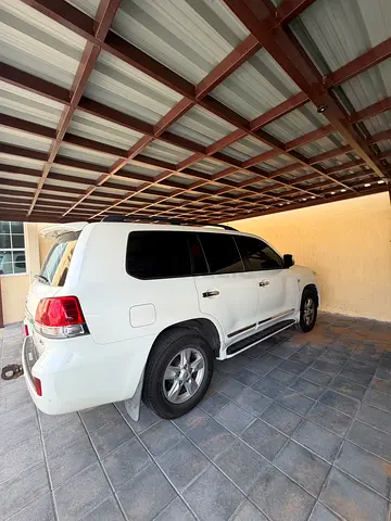 Toyota Land Cruiser VXR 2010 GCC Specs
