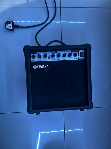 Yamaha GA-15 guitar amplifier