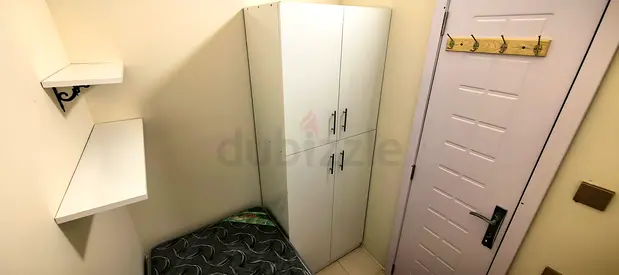 Ensuite Partition Room Available Move-in.