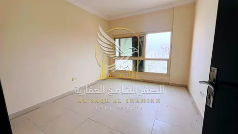 غرفتين وصالة للإيجار في البوطينة الشارقة، غرفة ماستر وتكييف مركزي وغاز مركزي وتشطيبات حديثة
