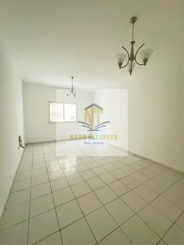استوديو واسع للإيجار | تكييف مركزي | حمام واحد
