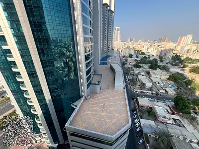 للبيع شقة مميزة بإطلالة الكورنيش – كورنيش تاور    مساحة واسعة وإطلالة رائعة بسعر مميز!  هل تبحث عن شقة تجمع بين المساحة الكبيرة والإطلالة الجميلة؟ إلي
