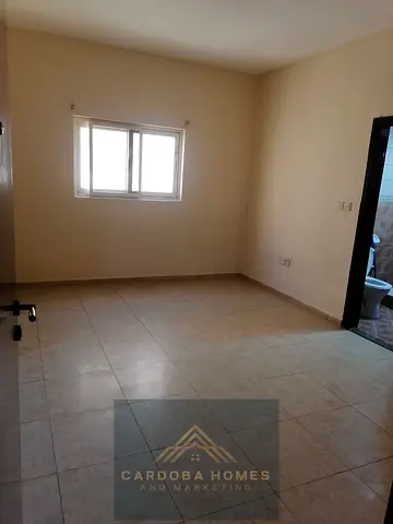 Big studio clean ready to move and near to park