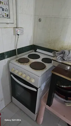 Used electric cooker with oven - 4 hob stove, working condition