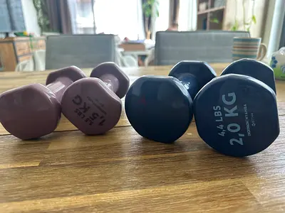 Set of lightweight neoprene dumbbells — 2 x 2kg and 2 x 1.5kg and 2 x 1kg