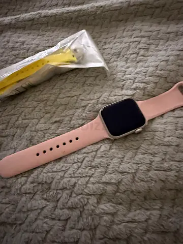 Used Apple Watch-style smartwatch with extra straps (pink)