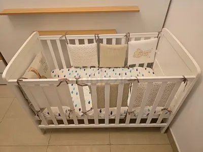 White Wooden Baby Crib with Bumper and Mattress