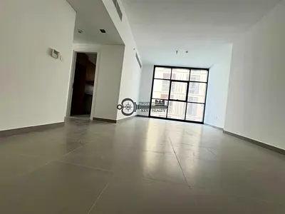 🏡 شقة جديدة كلياً بغرفتي نوم رئيسيتين للإيجار في الممشى – الشارقة