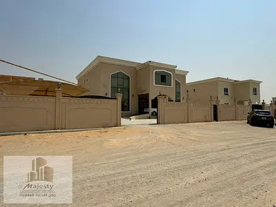 Villa for sale in Sharjah, Al Rahmaniya area, consisting of 7 master bedrooms, a majlis, 2 living rooms, a kitchen, and a maid's room