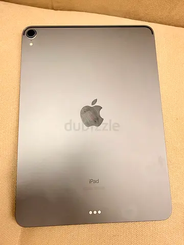 Apple iPad pro 11 inches 256 gb with charger