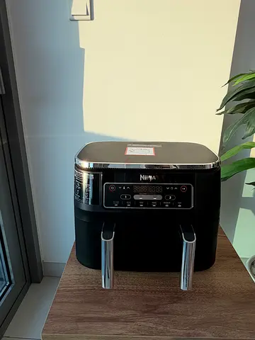 Original price 700 aed - light usage