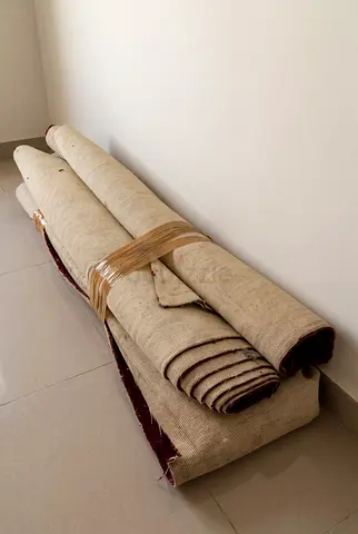 Plum/Mauve Wall-to-Wall Carpet — Good Condition, Spacious for living room and bedroom